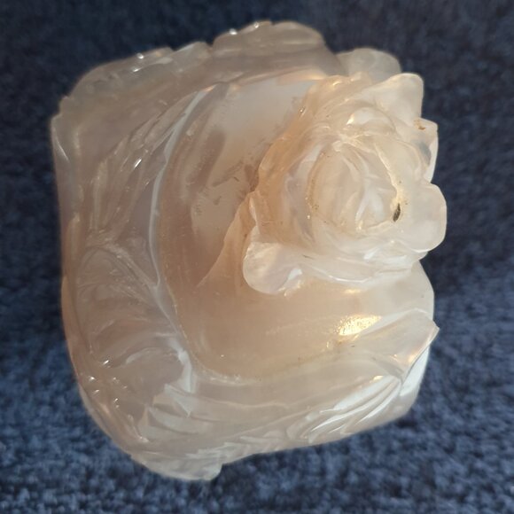 Early 20th Century Hand-Carved Natural Rose Quartz Phoenix & Peony Ornament - Picture 13 of 14